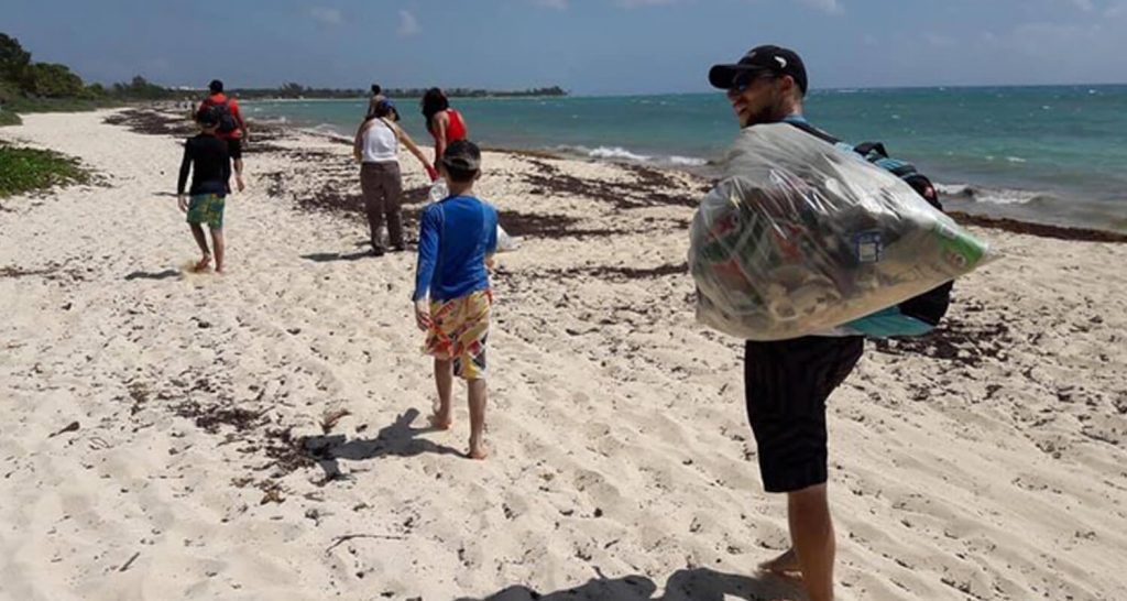 Limpieza de playas, colaboración con 4ocean 